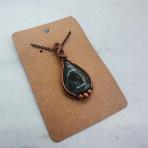 Labradorite wire wrapped necklace - Picture 1 of 3